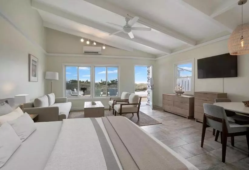デラックススタジオ, Driftwood Resort On The Ocean