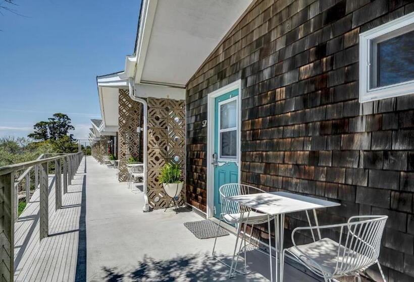 إستوديو قياسى, Driftwood Resort On The Ocean