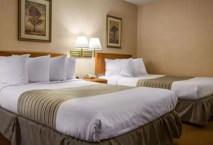 ２ダブルベッドのスタンダードルーム, Econo Lodge Inn & Suites At Fort Moore