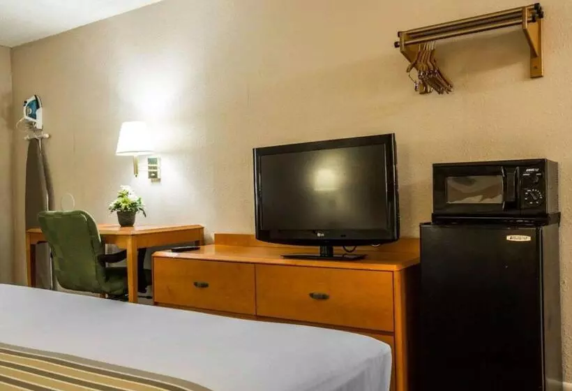 キングサイズベッドのスタンダードルーム, Econo Lodge Inn & Suites At Fort Moore