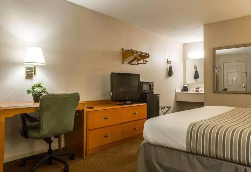 キングサイズベッドのスタンダードルーム, Econo Lodge Inn & Suites At Fort Moore