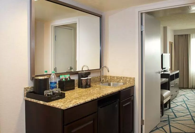 ２ダブルベッドのスタンダードルーム, Embassy Suites By Hilton Portland Tigard