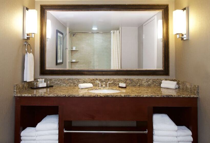 스위트, Embassy Suites By Hilton Portland Tigard