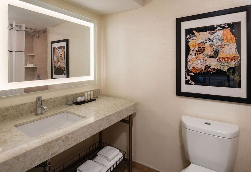 سوییت, Embassy Suites San Francisco Airport South San Francisco