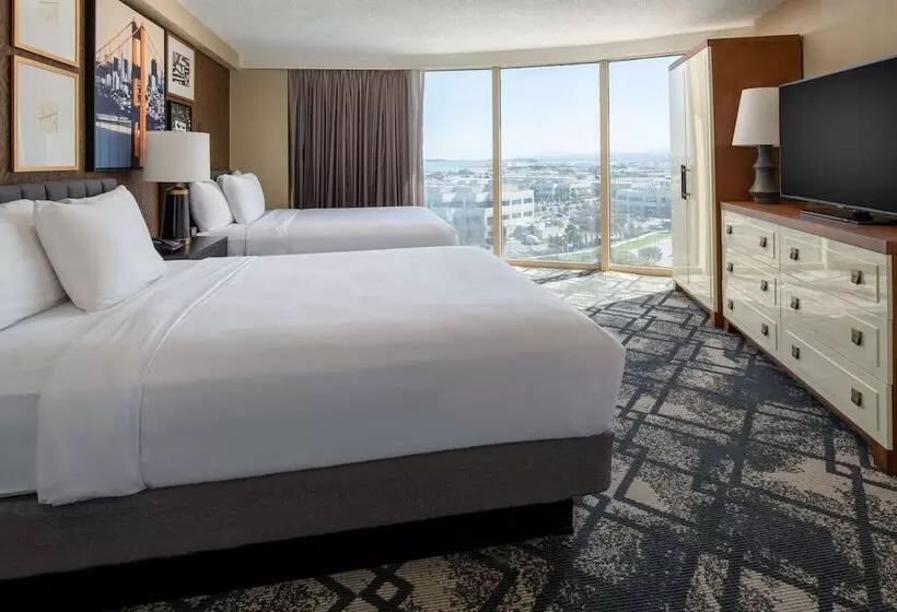 سوییت, Embassy Suites San Francisco Airport   South San Francisco