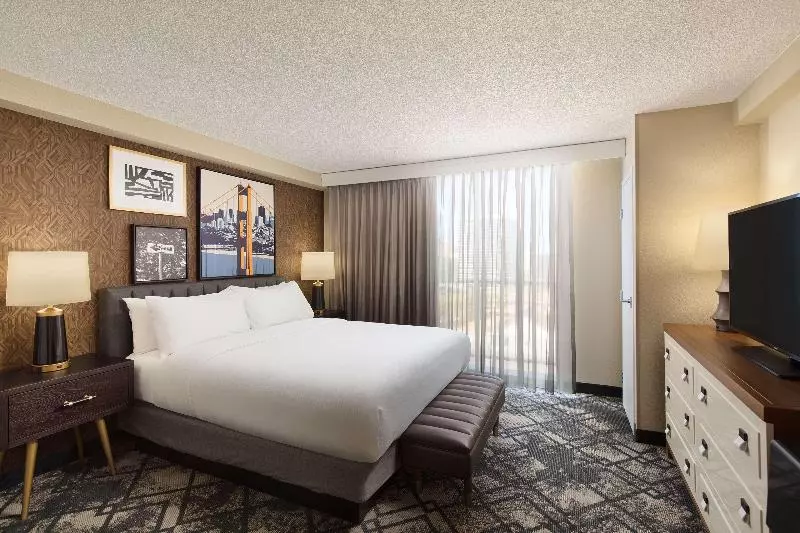 سوئیت با تخت بزرگ, Embassy Suites San Francisco Airport   South San Francisco