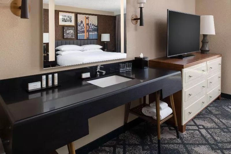 سوئیت با تخت بزرگ, Embassy Suites San Francisco Airport   South San Francisco