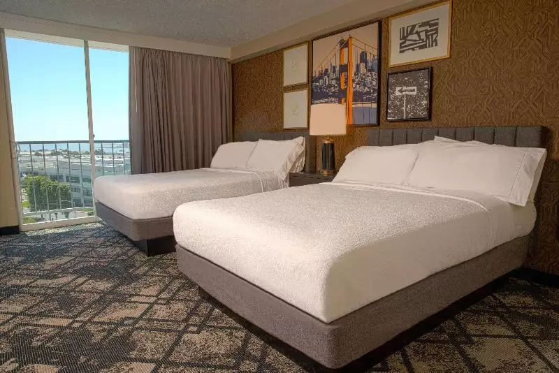 سوییت, Embassy Suites San Francisco Airport   South San Francisco