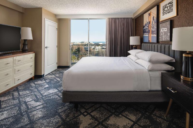 Люкс Кровать Кинг, Embassy Suites San Francisco Airport   South San Francisco