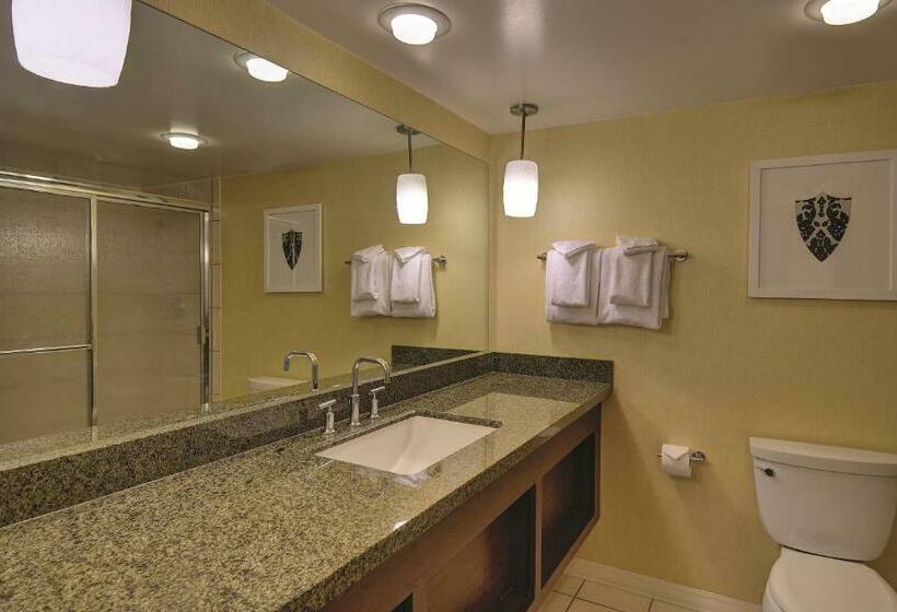 اتاق استاندارد با تخت بزرگ, Excalibur Hotel & Casino