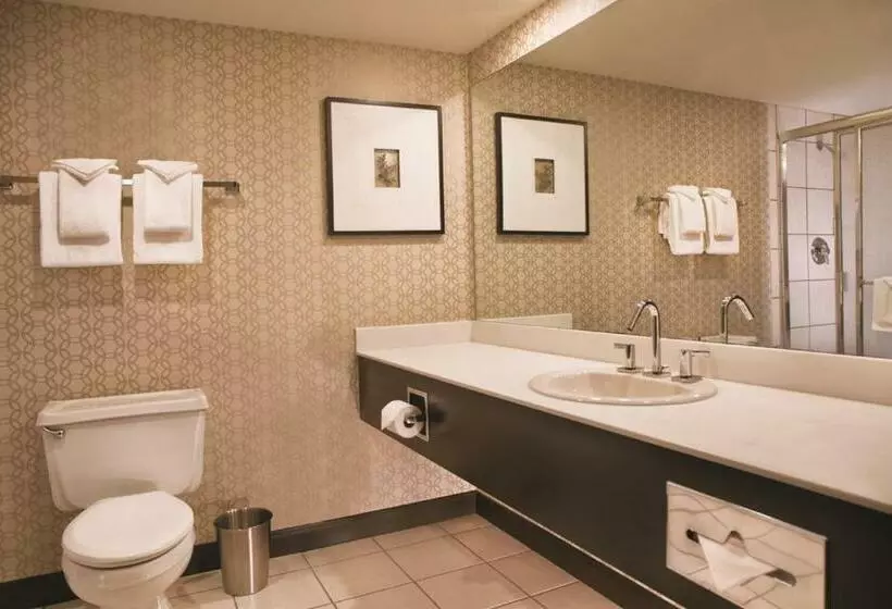 اتاق رویال, Excalibur Hotel & Casino