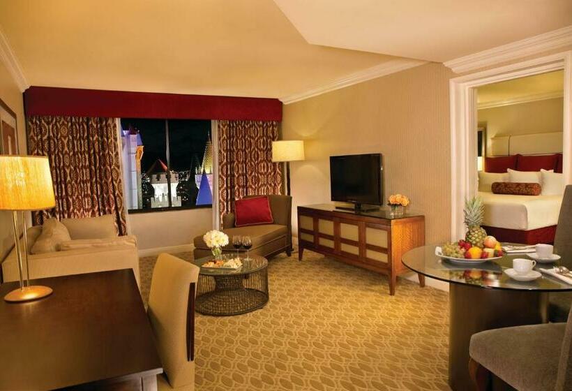 سوئیت رویال, Excalibur Hotel & Casino
