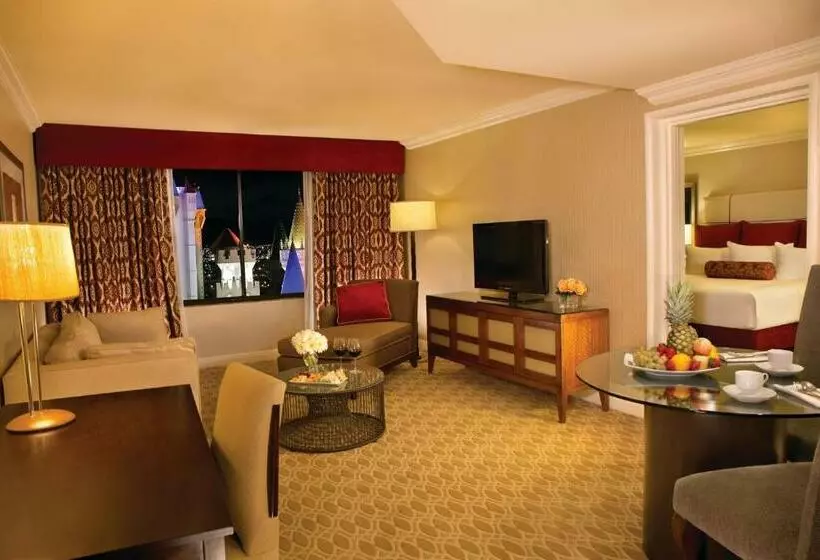 سوئیت رویال, Excalibur Hotel & Casino