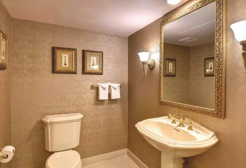 سوئیت رویال, Excalibur Hotel & Casino