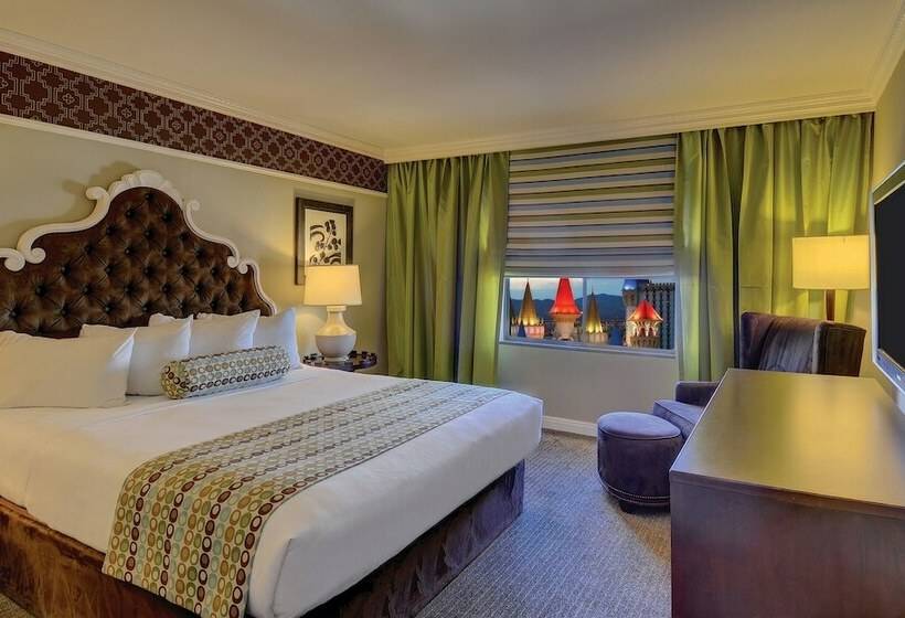 سوییت لوکس, Excalibur Hotel & Casino