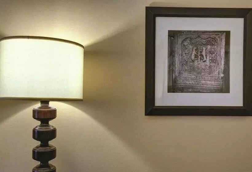 اتاق استاندارد با تخت دو نفره بزرگ, Excalibur Hotel & Casino