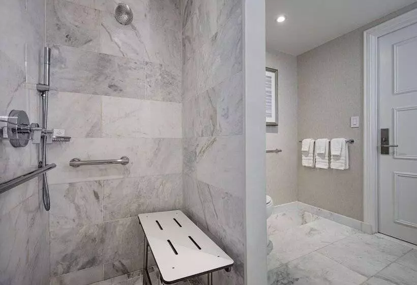 سوئیت جونیور برای معلولان, Jw Marriott Essex House New York