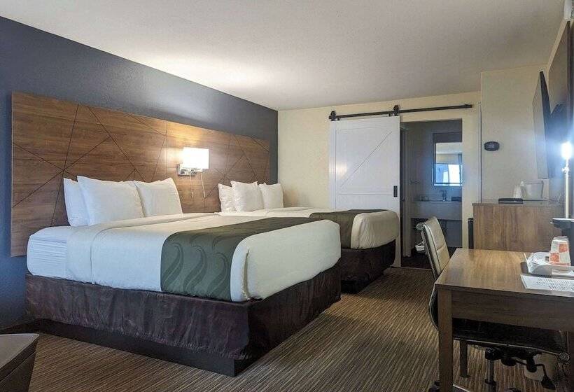 2ダブルベッドのスタンダードルーム, Quality Inn & Suites Northampton Amherst