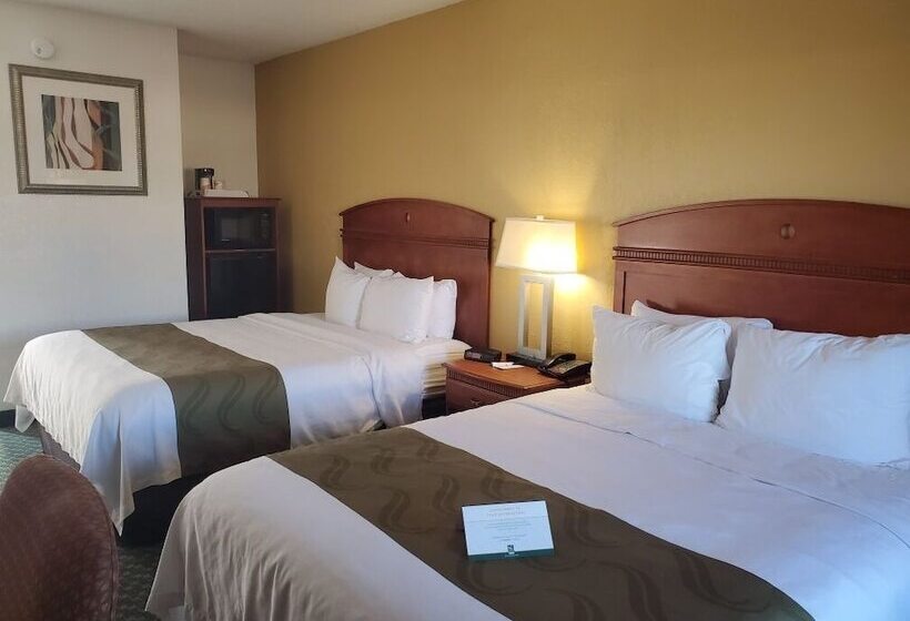 Номер Стандарт 2 Двуспальные Кровати, Quality Inn & Suites Northampton Amherst