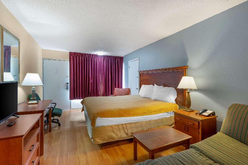 带大床的标准间, Rodeway Inn Colonial Heights I95