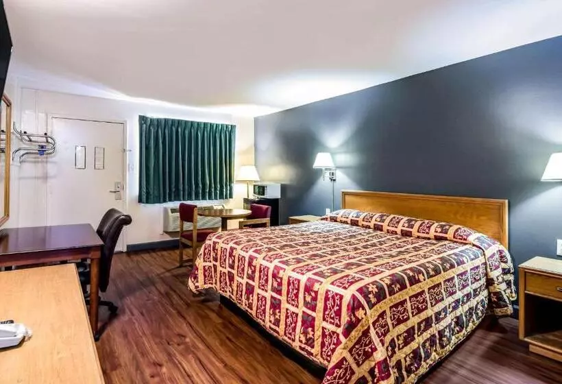 キングサイズベッドのスタンダードルーム, Rodeway Inn Richmond South