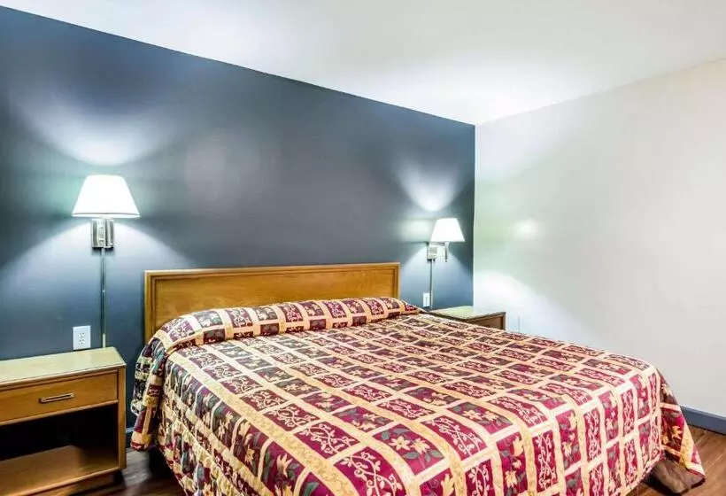 キングサイズベッドのスタンダードルーム, Rodeway Inn Richmond South
