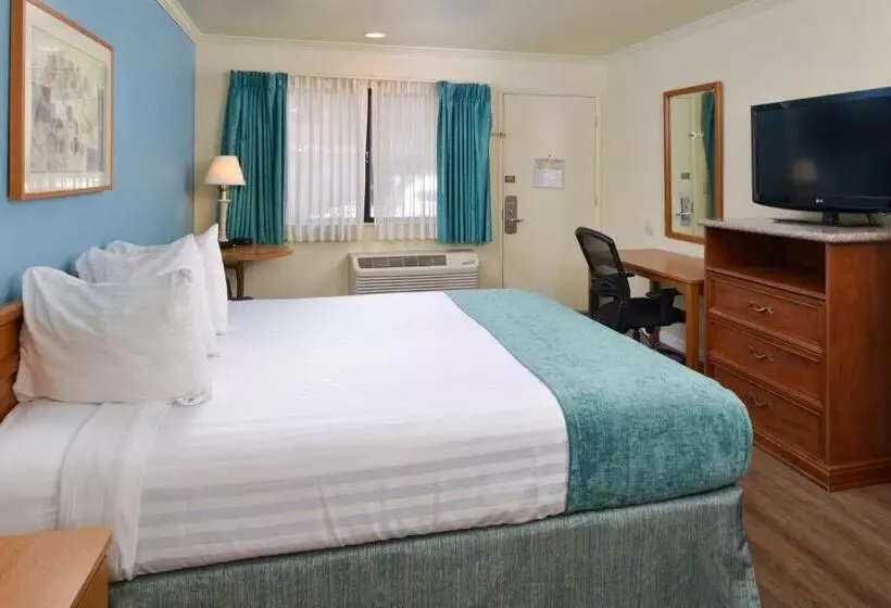 اتاق استاندارد با تخت بزرگ, Edgewater Inn And Suites