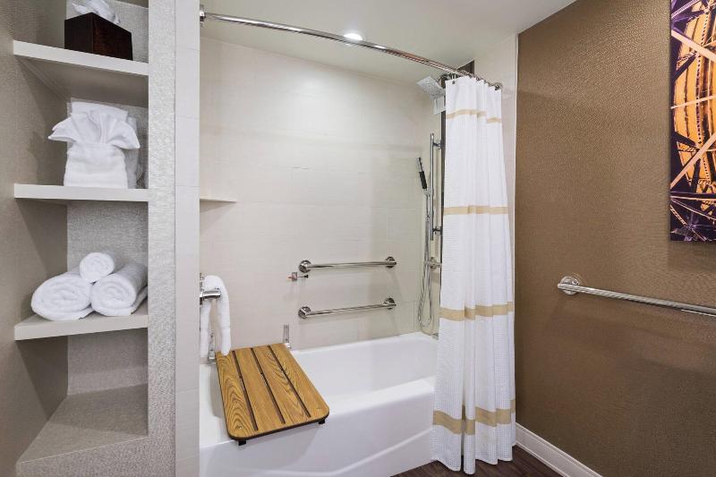 Standard Szoba King Size Bed, Baton Rouge Marriott