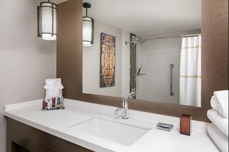 带大床的标准间, Baton Rouge Marriott