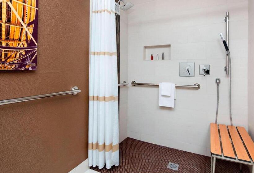 Standard Szoba King Size Bed, Baton Rouge Marriott