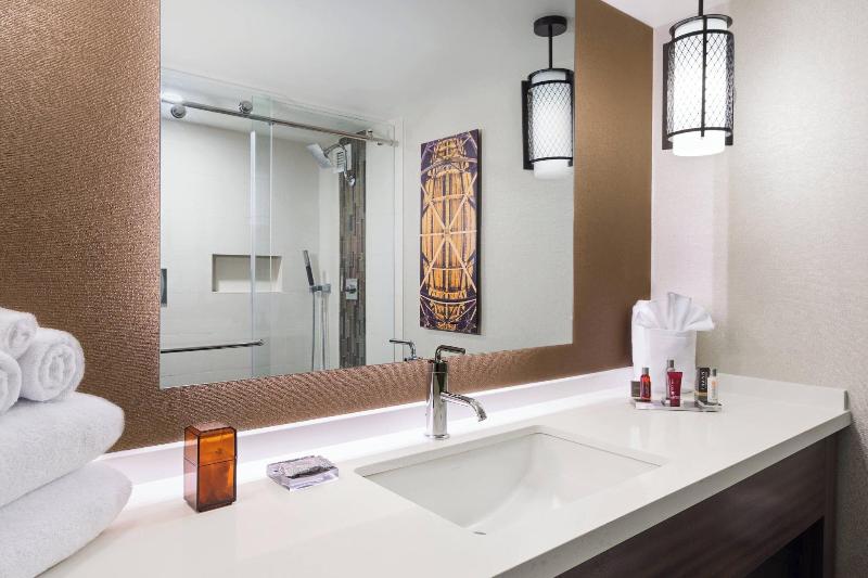 带大床的标准间, Baton Rouge Marriott