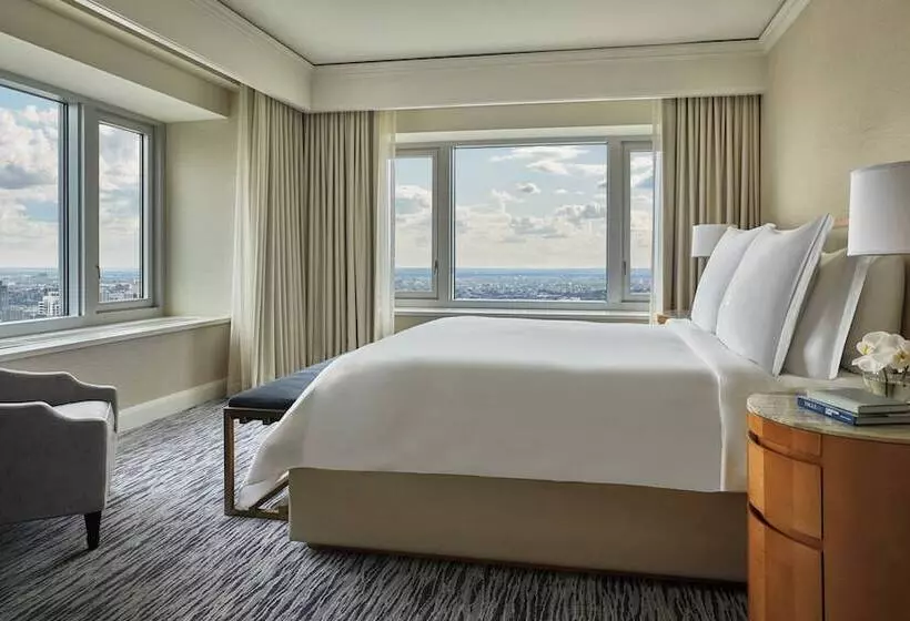 سوییت اجرایی, Four Seasons  Chicago