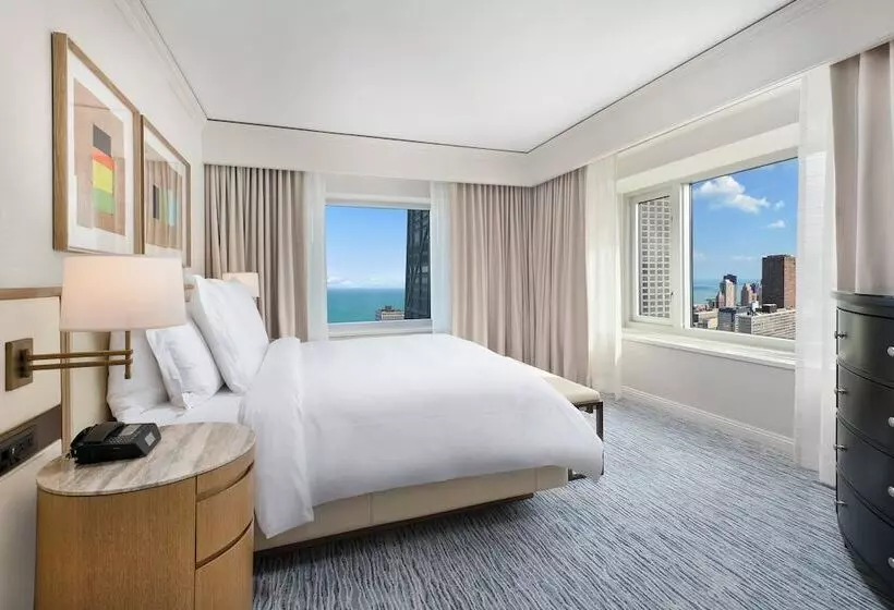 سوییت اجرایی, Four Seasons  Chicago