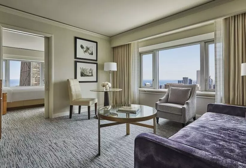سوئیت پریمیوم, Four Seasons  Chicago