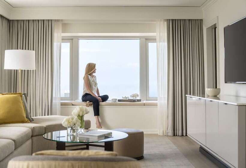 سوئیت برای معلولان, Four Seasons  Chicago