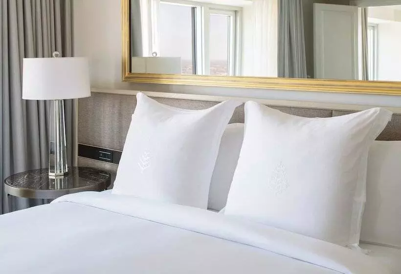 سوئیت برای معلولان, Four Seasons  Chicago