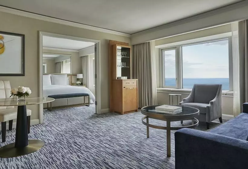 سوئیت پریمیوم, Four Seasons  Chicago