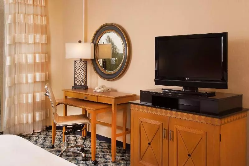 اتاق استاندارد با تخت بزرگ, Greenville Marriott