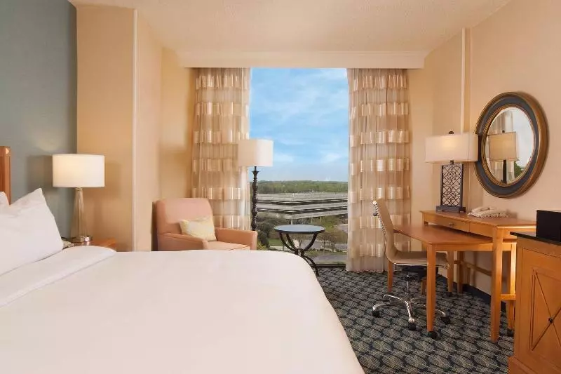 اتاق استاندارد با تخت بزرگ, Greenville Marriott