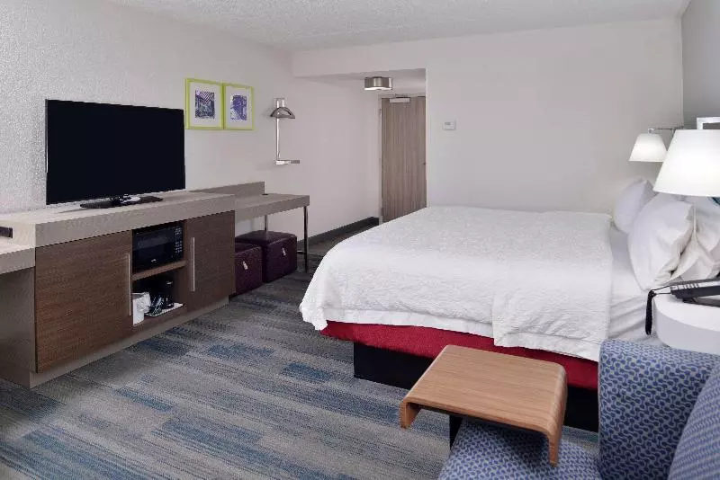 キングサイズベッドのスタンダードルーム, Hampton Inn Greenville