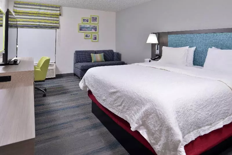 キングサイズベッドのスタンダードルーム, Hampton Inn Greenville