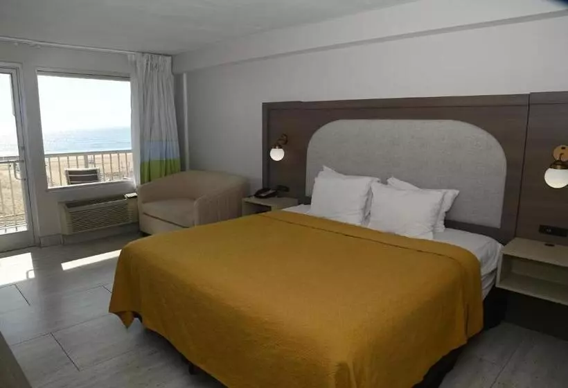 キングサイズベッドのスタンダードルーム, Quality Inn & Suites Oceanfront