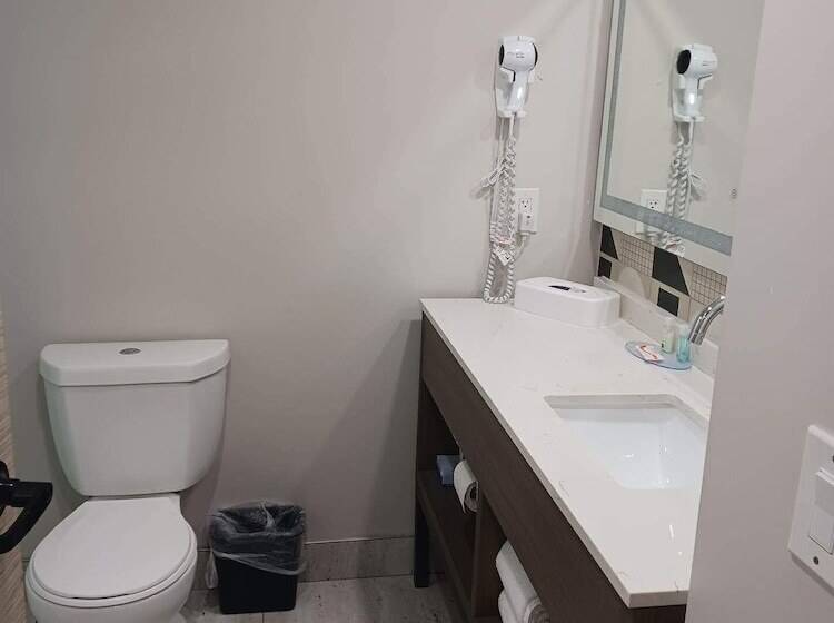 غرفه قياسيه سريرين مزدوجين, Quality Inn & Suites Oceanfront