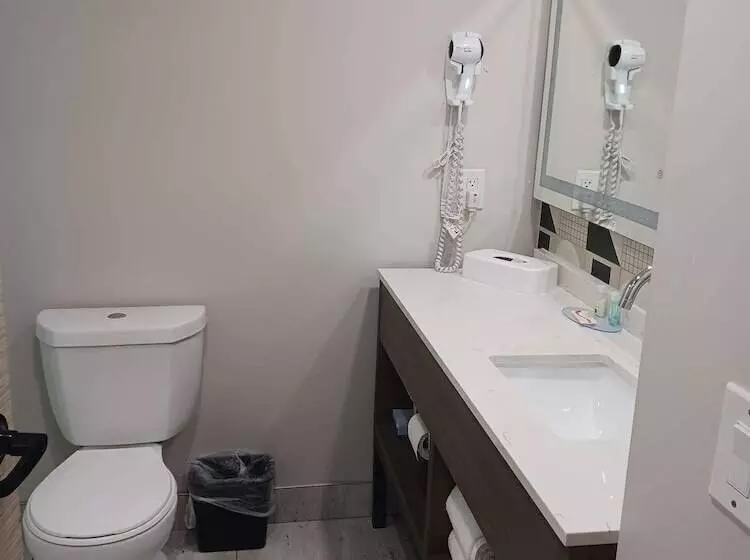 ２ダブルベッドのスタンダードルーム, Quality Inn & Suites Oceanfront