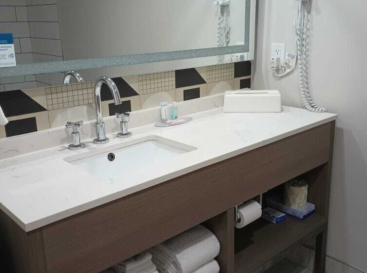 스탠다드 룸 더블 침대 2개, Quality Inn & Suites Oceanfront