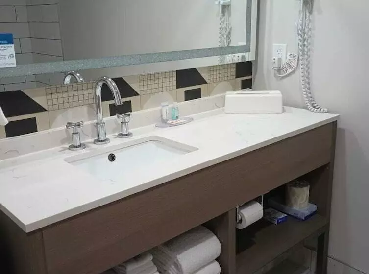 ２ダブルベッドのスタンダードルーム, Quality Inn & Suites Oceanfront