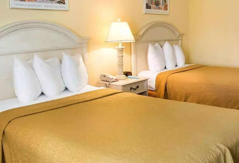 ２ダブルベッドのスタンダードルーム, Quality Inn & Suites Oceanfront