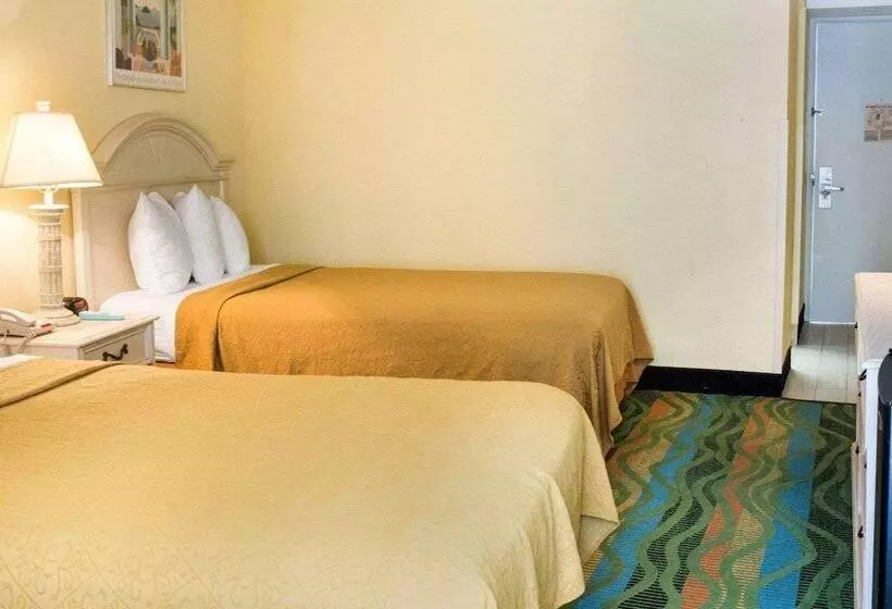 ２ダブルベッドのスタンダードルーム, Quality Inn & Suites Oceanfront