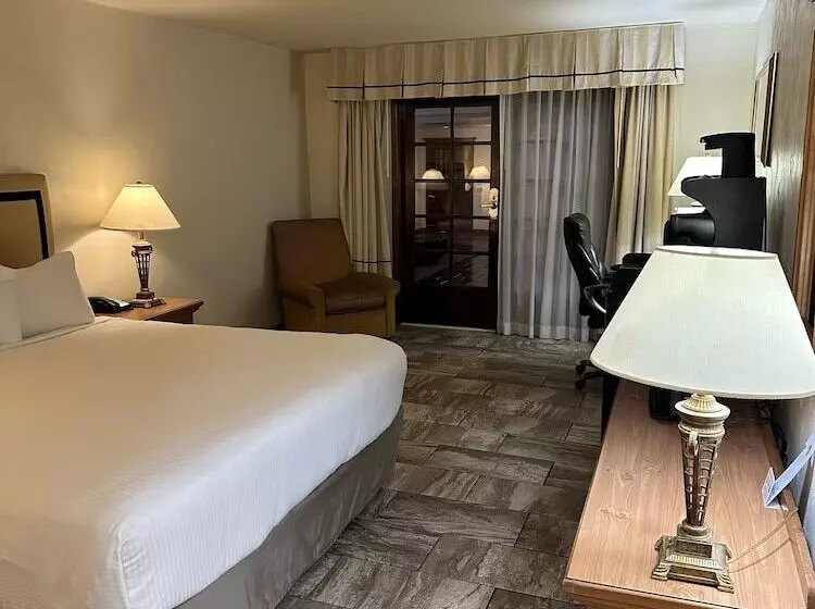 اتاق لوکس, Ramada Hotel & Conference Center By Wyndham Las Cruces