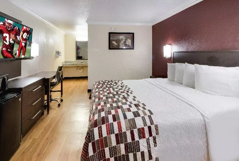 キングサイズベッドのデラックスルーム, Red Roof Inn & Suites Commerce Athens